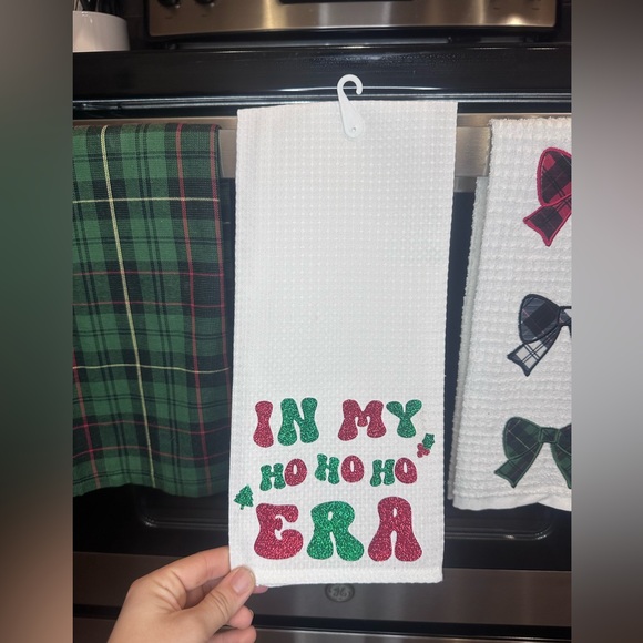 Holiday Kitchen Decor - Kitchen Towels - Picture 5 of 7